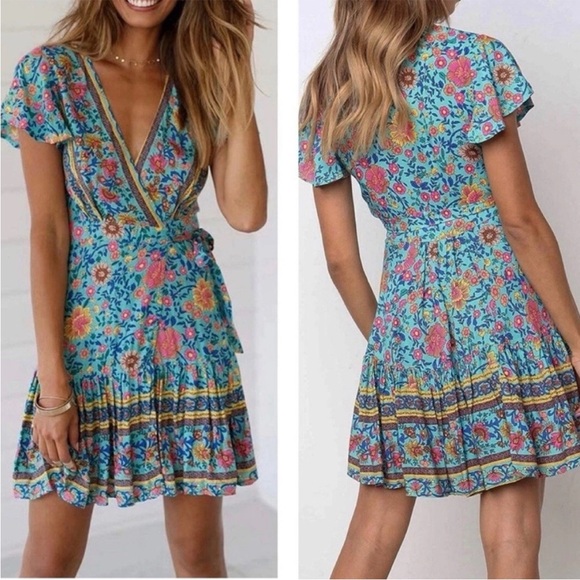 ZESICA Women’s Wrap V-Neck  Dress in Bohemian Floral Print - Picture 1 of 6